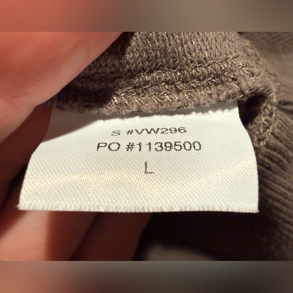 Vuori Women’s Laguna Henley - Picture 7 of 9